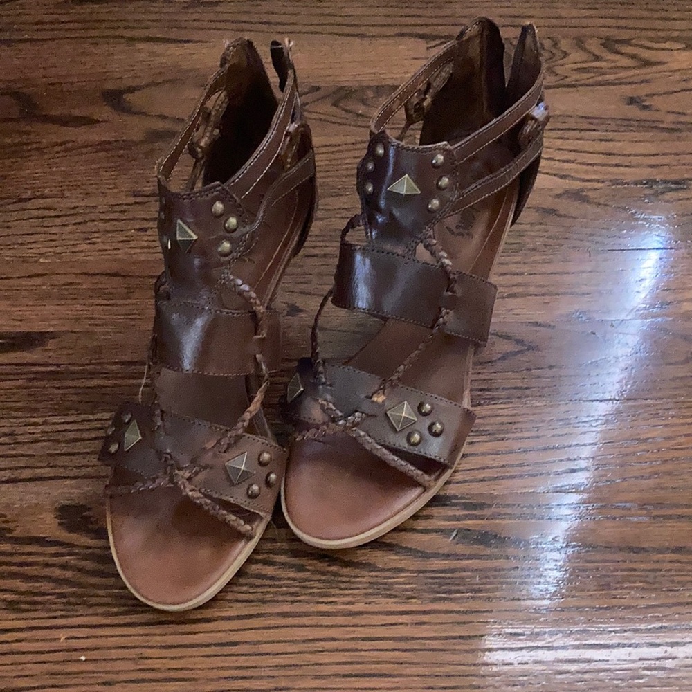 Stud leather brown heels